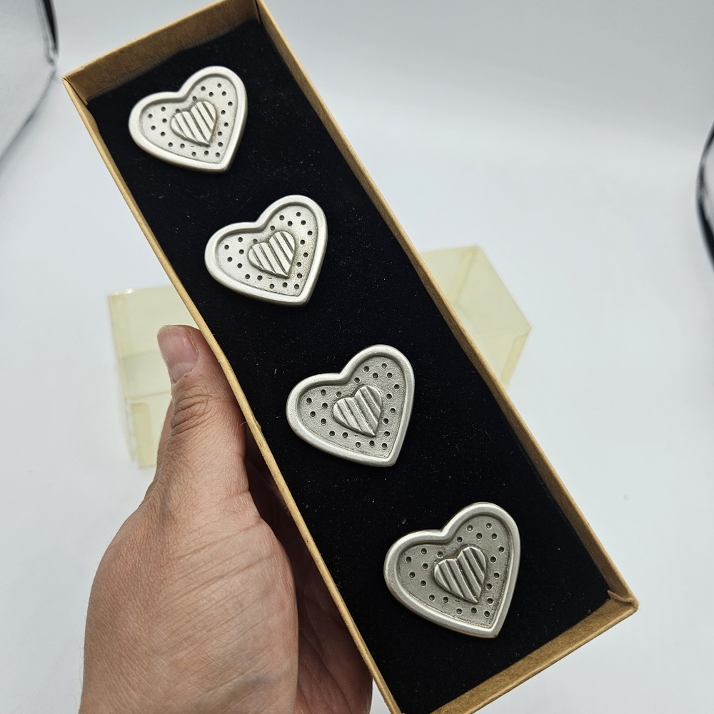 ROBINWOOD Set of 4 Metal Heart Napkin Rings in Pewter Antique Silver Finish - Picture 8 of 8